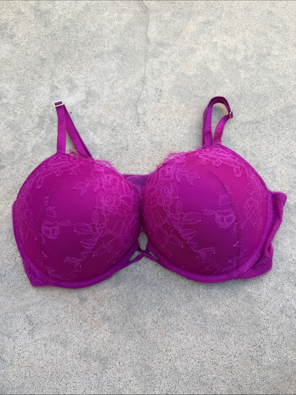Victoria's Secret Very Sexy Plunge Padded Underwire Fushia Lace Bra Women's 36D